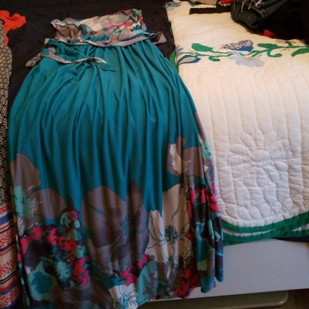 Dress - Picture 4 of 5